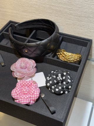Chanel Camellia Pattern Flower Brooch – Elegant Luxury Fashion Accessory
